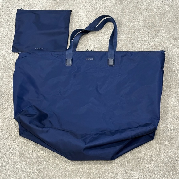 Tumi Handbags - Tumi Voyager Just in Case Tote